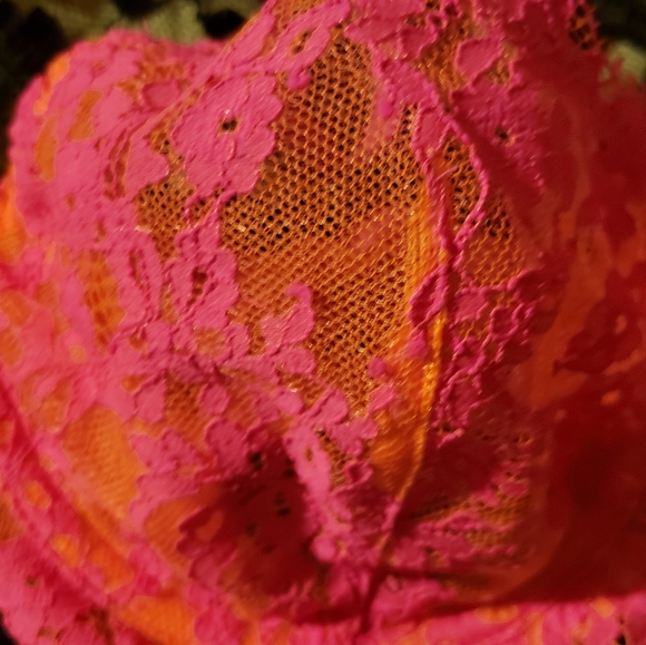 Victoria's 5secret 32C Demi Bra - Picture 5 of 6